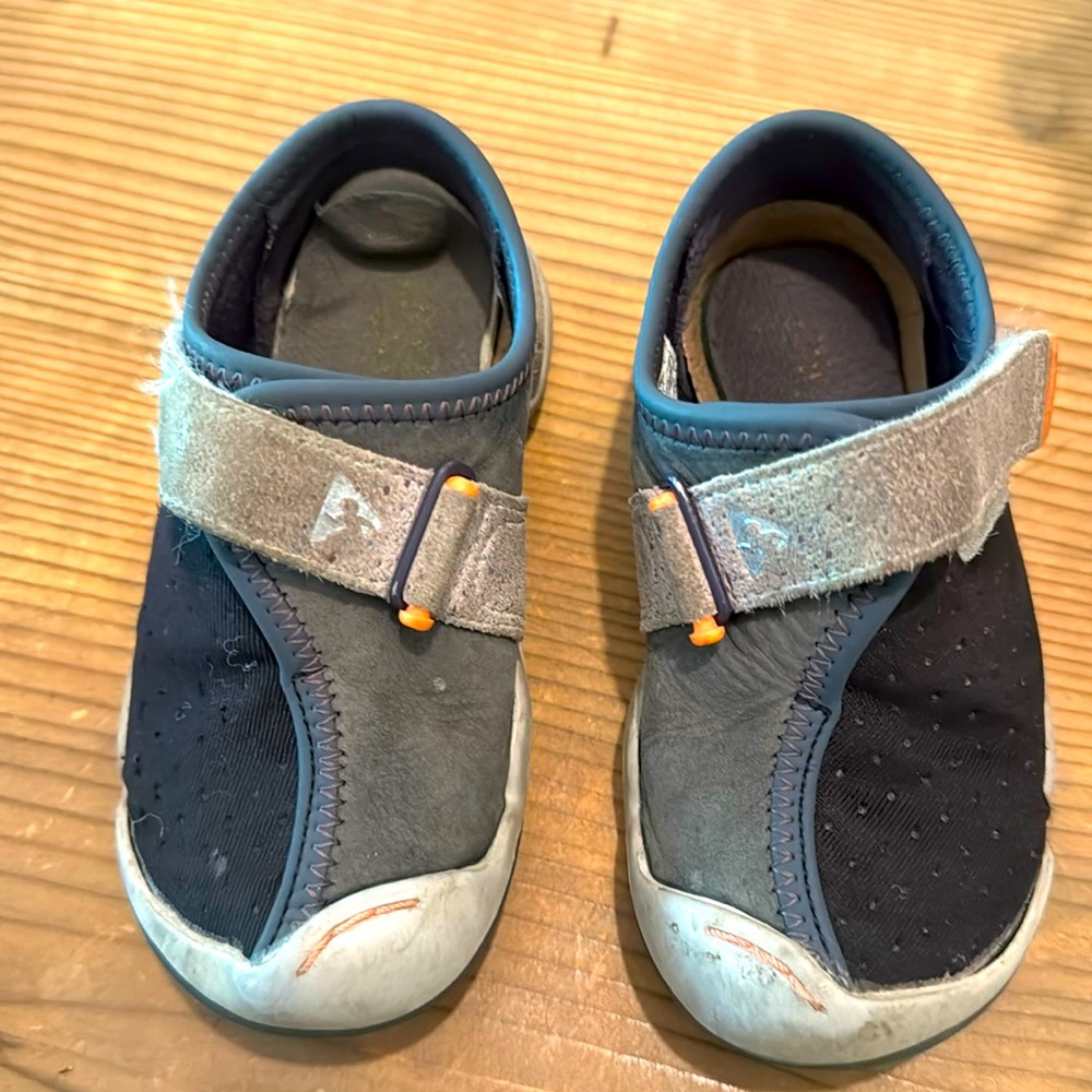 Plae sneakers Size 8